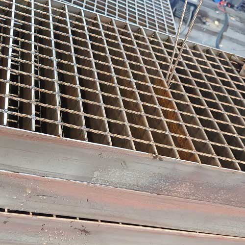 工業(yè)化工為何選擇重型鋼格柵鋼格板：揭秘五大關鍵理由