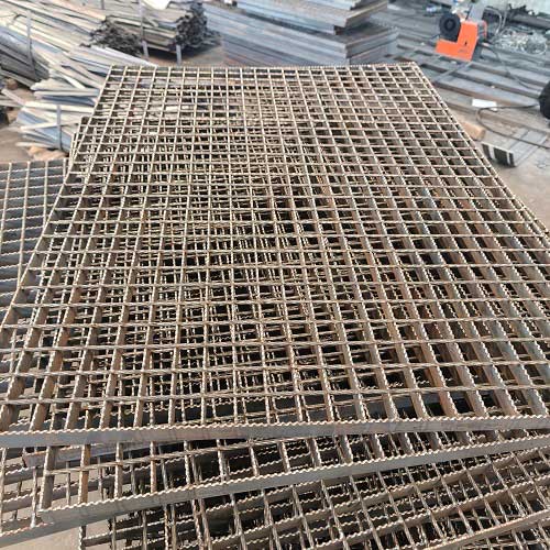 鋼格柵鋼格板在強壓力下的變形分析和解決方案