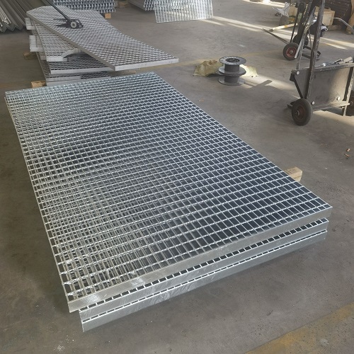 鋼格板表面處理方式對(duì)比：噴漆、鍍鋅、不銹鋼哪種更耐用？