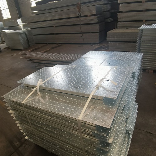 橋梁檢修通道鋼格板：如何兼顧輕量化與高強(qiáng)度？