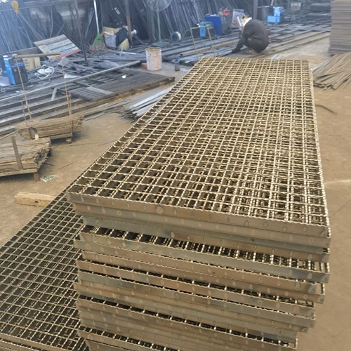 鋼格柵≠普通鋼板！它的獨(dú)特優(yōu)勢(shì)全在這里