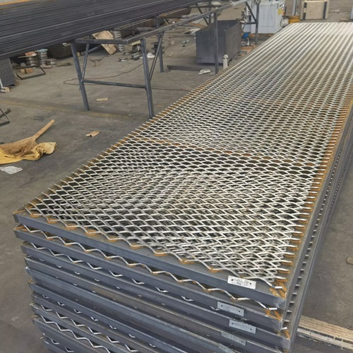 鋼格柵板在數(shù)據(jù)中心地板上的應用太驚艷了