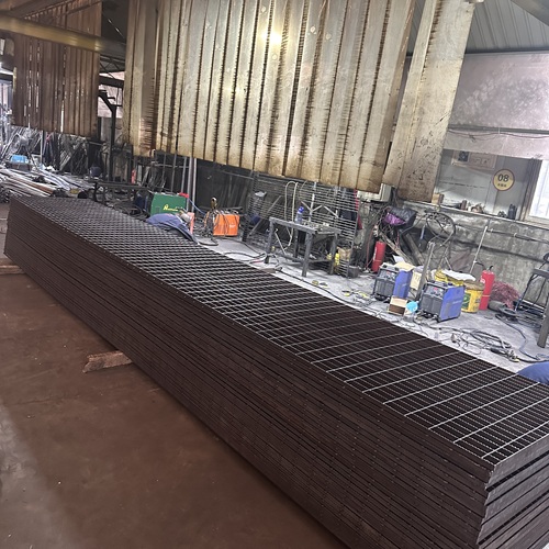 鋼格板在橋梁人行道中的應(yīng)用優(yōu)勢