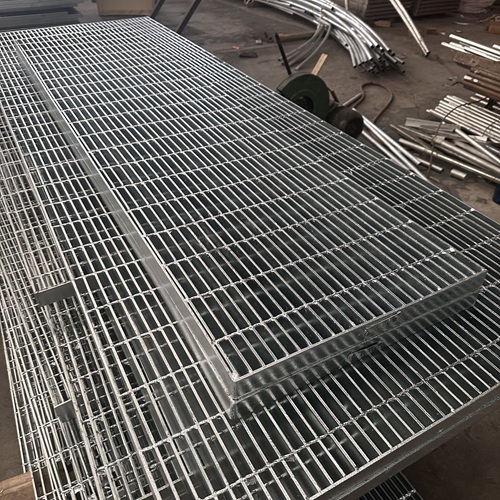 鋼格板在冷鏈倉庫的應用，防滑耐低溫太實用