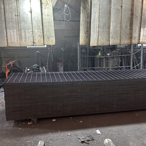 光伏電站平臺(tái)用鋼格板，承重強(qiáng)還適配戶外環(huán)境