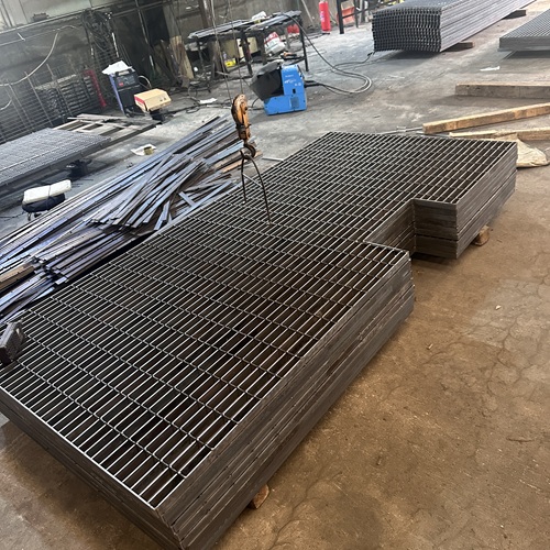 鋼格板使用中易忽視的維護(hù)細(xì)節(jié)，延長壽命靠它