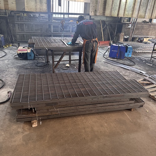 低調(diào)卻強(qiáng)悍鋼格板撐起城市每一寸腳步