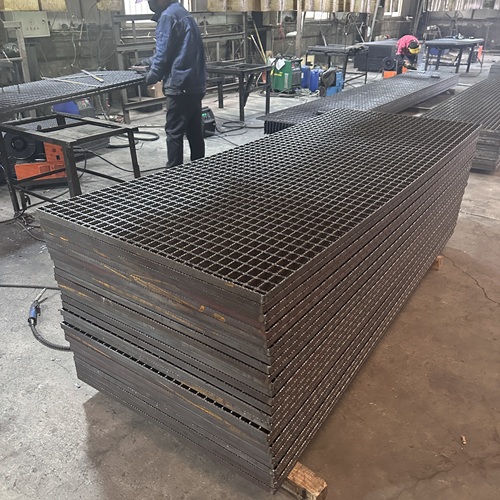 鋼格板踩空風險防滑設(shè)計方案來幫忙