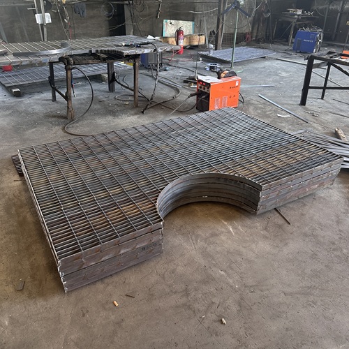 鋼格板的逆襲從工業(yè)工具到場景主角